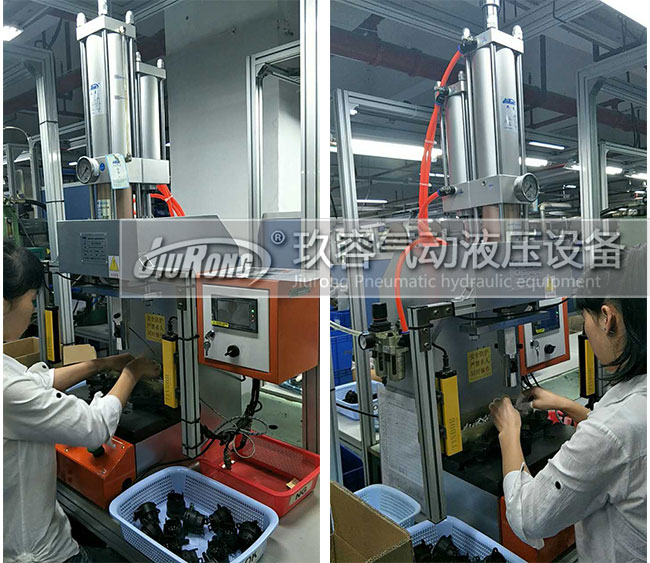 半弓形臺(tái)式氣液壓力機(jī)在壓電器插頭作業(yè)上的應(yīng)用場景圖 半弓形臺(tái)式氣液壓力機(jī)在壓電器插頭作業(yè)上的應(yīng)用場景圖