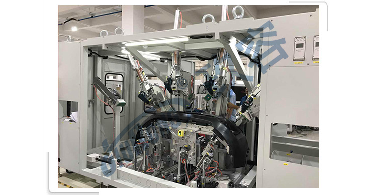 我司劉總在現(xiàn)場講解氣液增壓缸在汽車倒車雷達沖孔機上的使用注意事項 我司劉總在現(xiàn)場講解氣液增壓缸在汽車倒車雷達沖孔機上的使用注意事項