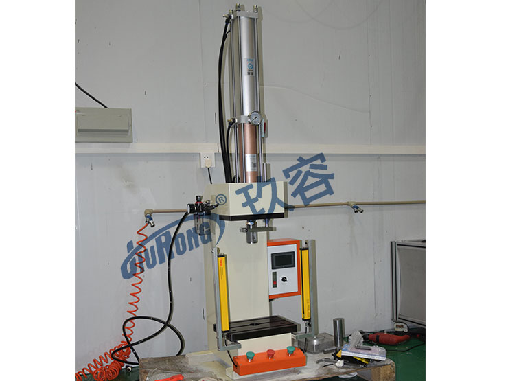 半弓型氣液增壓缸壓力機(jī) 半弓型氣液增壓缸壓力機(jī)