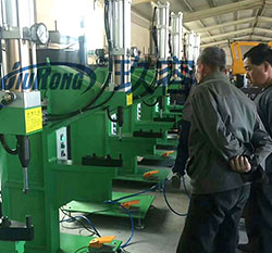 玖容品牌氣液增壓缸在客戶氣液鉚接機(jī)上的應(yīng)用 玖容品牌氣液增壓缸在客戶氣液鉚接機(jī)上的應(yīng)用