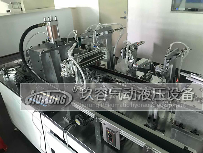 氣液增壓器在嬰兒車配件自動(dòng)化裝配生產(chǎn)線上的應(yīng)用圖1 氣液增壓器在嬰兒車配件自動(dòng)化裝配生產(chǎn)線上的應(yīng)用圖1