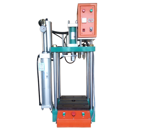 四柱型油氣分離氣液壓力機 四柱型油氣分離氣液壓力機